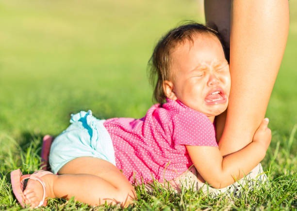 cara menghadapi anak tantrum, anak tantrum di tempat umum, validasi emosi anak, parenting positif, respons empatik untuk anak, komunikasi sehat dengan anak, tips parenting ibu muda